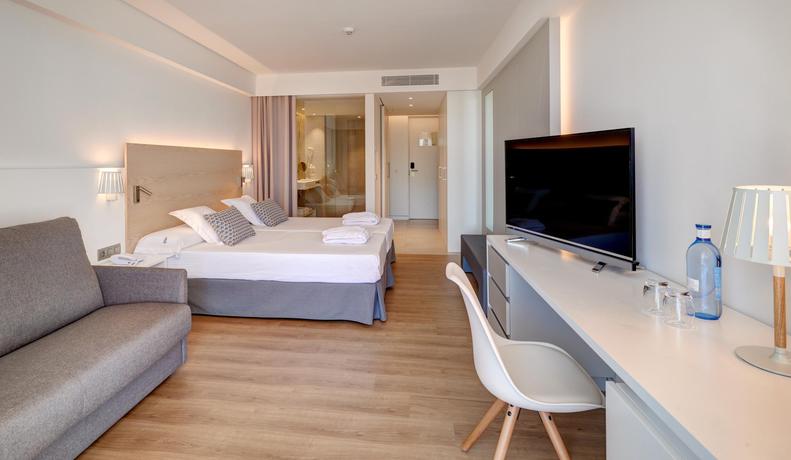 Imagen de la habitación del Hotel Girasol, Cala Millor. Foto 3