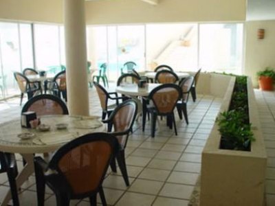 Imagen del bar/restaurante del Hotel Girasol, Cancún. Foto 4