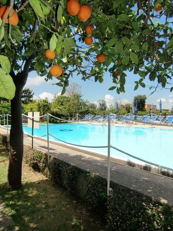 Imagen de la piscina del Hotel Girasole, Nápoles. Foto 13