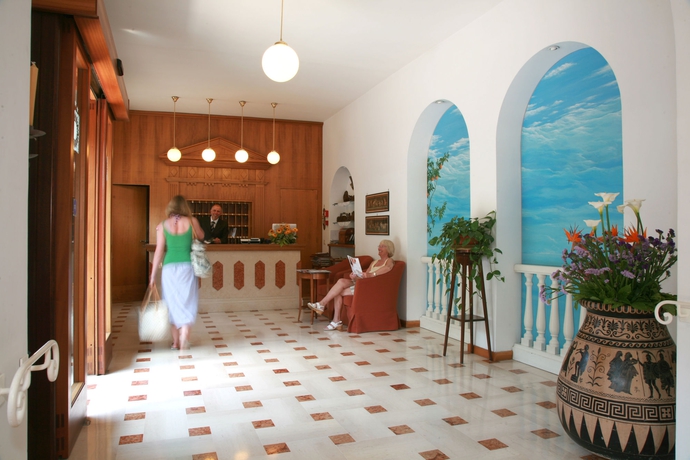 Imagen de los interiores del Hotel Girasole, Nápoles. Foto 6