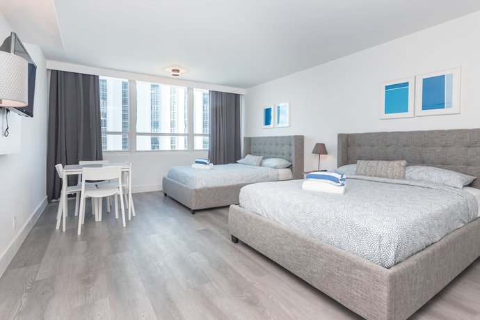 Imagen de la habitación del Hotel Girasole Suites. Foto 4