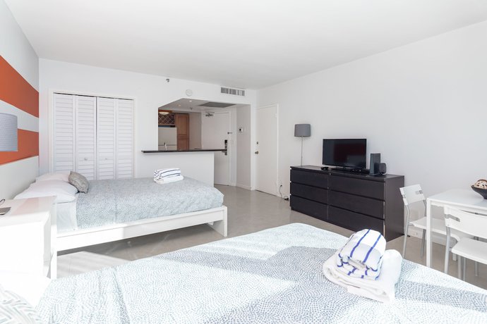 Imagen de la habitación del Hotel Girasole Suites. Foto 8