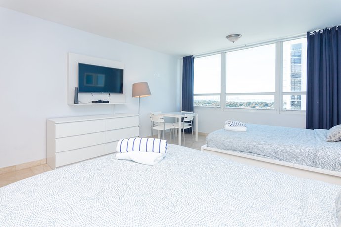 Imagen de la habitación del Hotel Girasole Suites. Foto 9