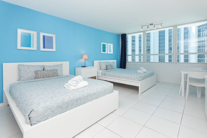 Imagen de la habitación del Hotel Girasole Suites. Foto 11