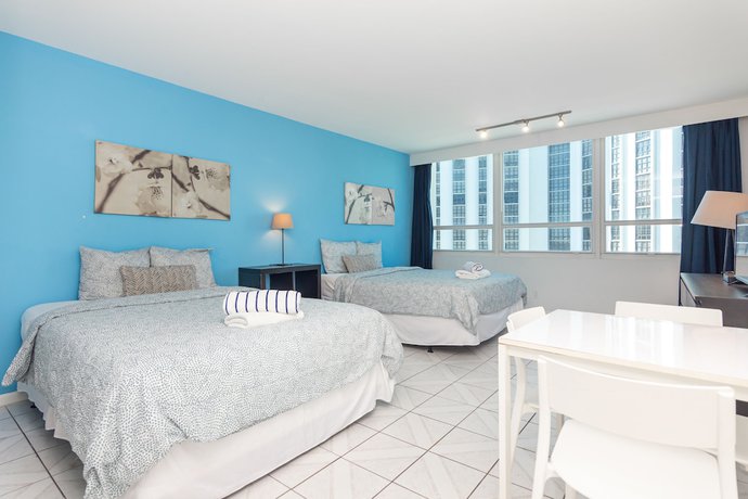 Imagen de la habitación del Hotel Girasole Suites. Foto 12