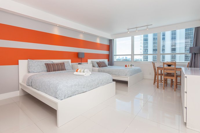 Imagen de la habitación del Hotel Girasole Suites. Foto 17