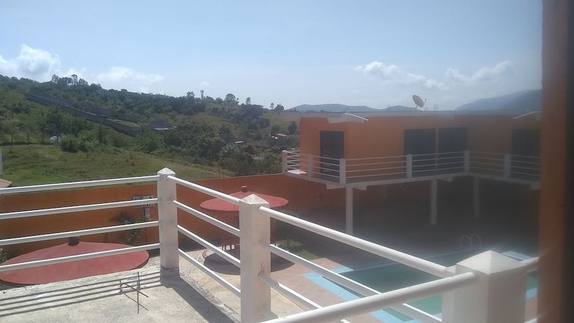 Imagen de los exteriores del Hotel Girasoles. Foto 14