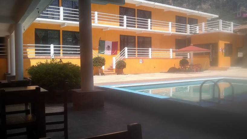 Imagen de los exteriores del Hotel Girasoles. Foto 15