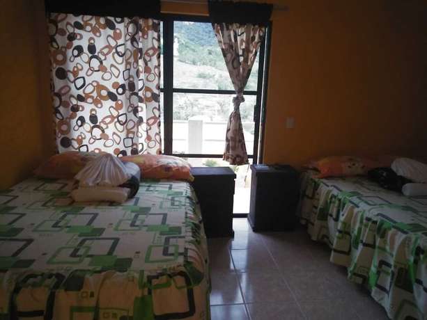 Imagen de la habitación del Hotel Girasoles. Foto 8