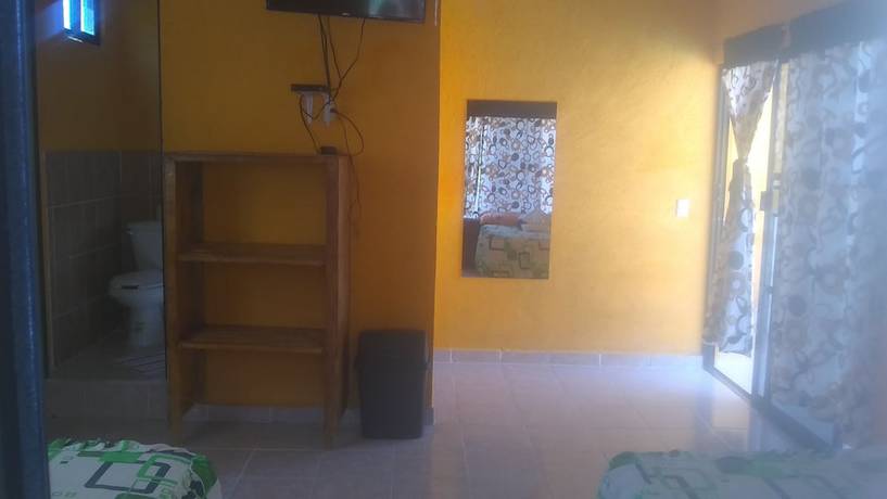 Imagen de la habitación del Hotel Girasoles. Foto 10