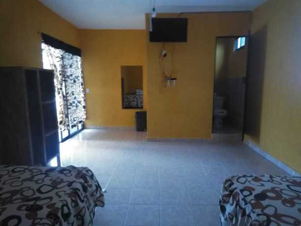 Imagen de la habitación del Hotel Girasoles. Foto 12