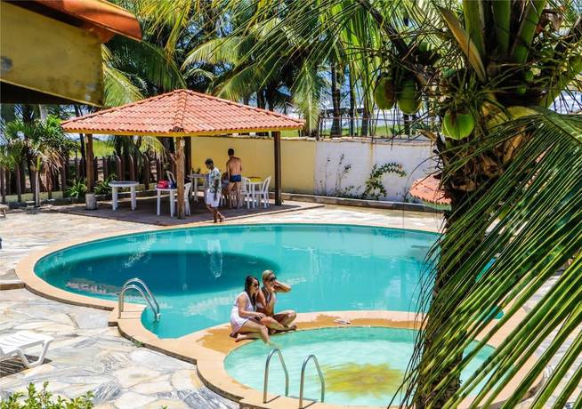 Imagen de la piscina del Hotel Girassol Praia. Foto 19