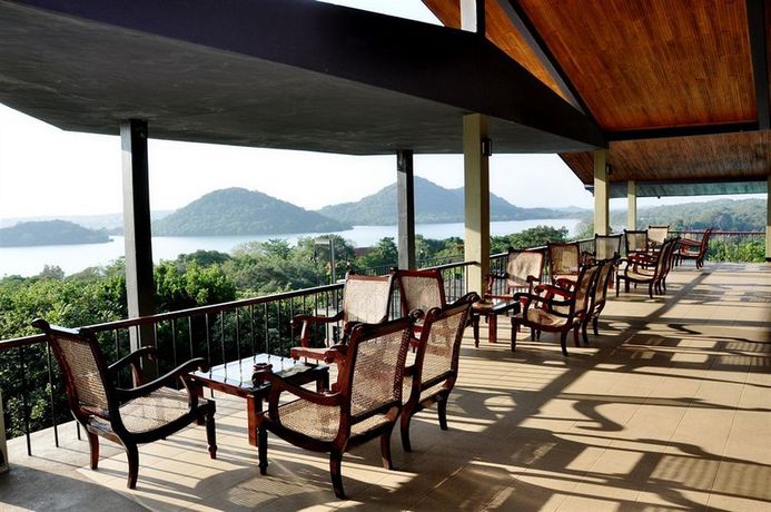 Imagen de los exteriores del Hotel Giritale. Foto 3