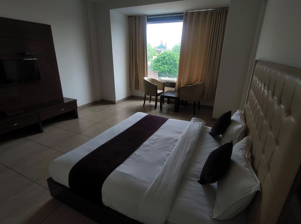 Imagen de la habitación del Hotel Girraj Inn. Foto 1