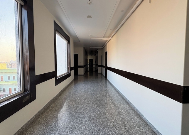 Imagen de los interiores del Hotel Girraj Inn. Foto 11