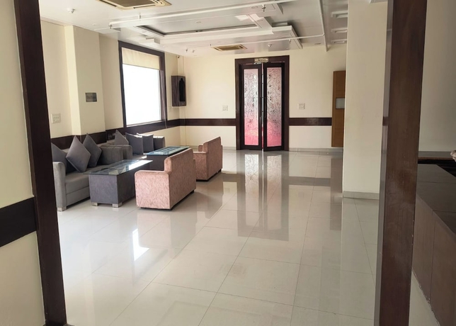 Imagen de los interiores del Hotel Girraj Inn. Foto 12