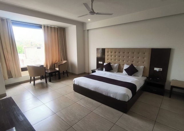 Imagen de la habitación del Hotel Girraj Inn. Foto 10