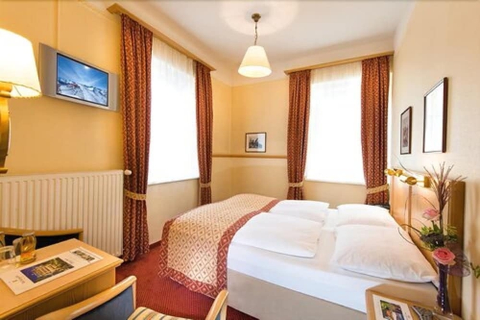 Imagen de la habitación del Hotel Gisela. Foto 10
