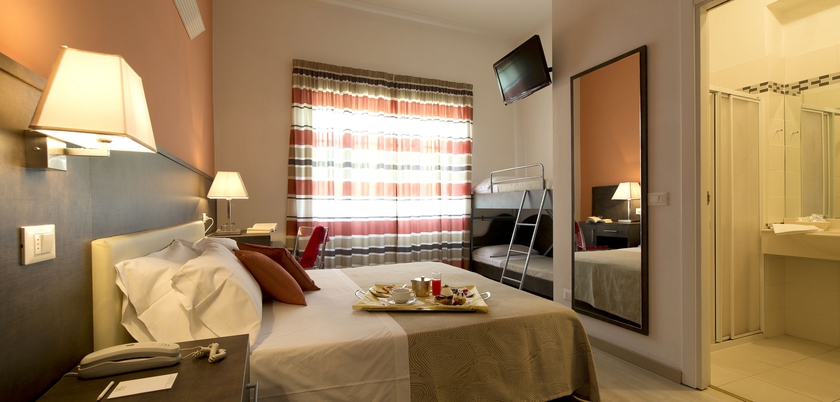 Imagen de la habitación del Hotel Giulia, Lido Di Camaiore. Foto 7