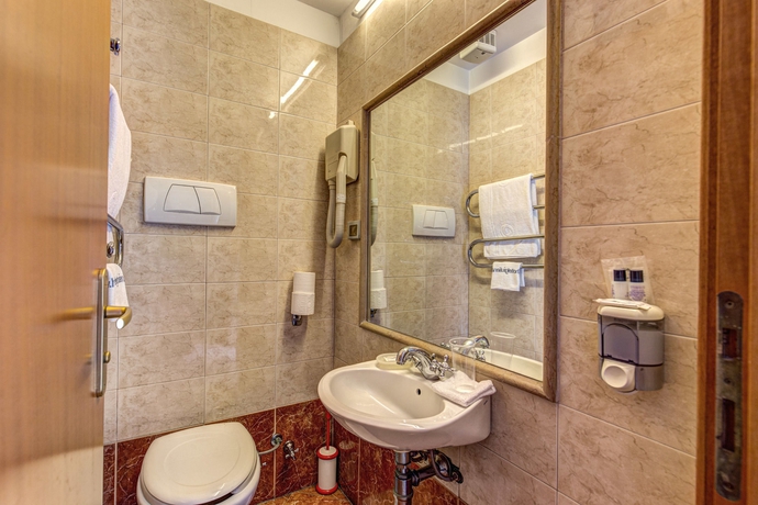 Imagen de la habitación del Hotel Giuliana. Foto 6