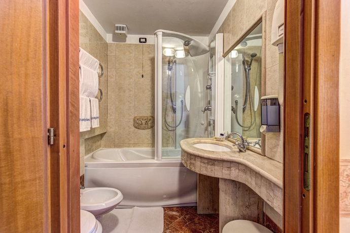 Imagen de la habitación del Hotel Giuliana. Foto 8
