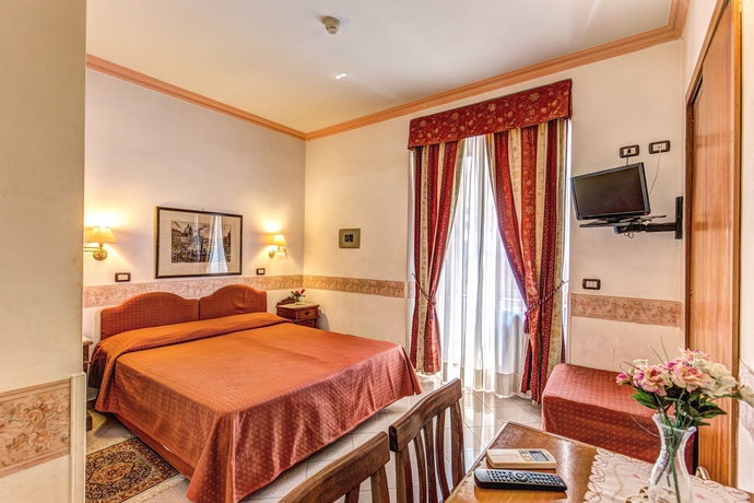 Imagen de la habitación del Hotel Giuliana. Foto 10
