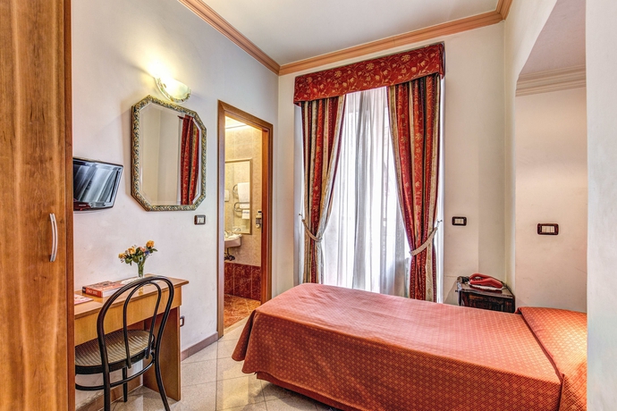 Imagen de la habitación del Hotel Giuliana. Foto 11