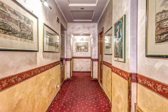 Imagen de los interiores del Hotel Giuliana. Foto 16