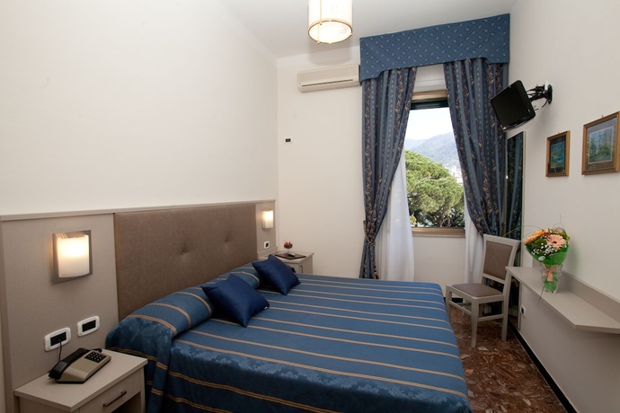 Imagen de la habitación del Hotel Giulio Cesare, Rapallo. Foto 9