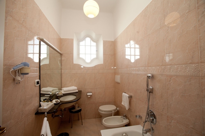 Imagen de la habitación del Hotel Giulio Cesare, Rapallo. Foto 12