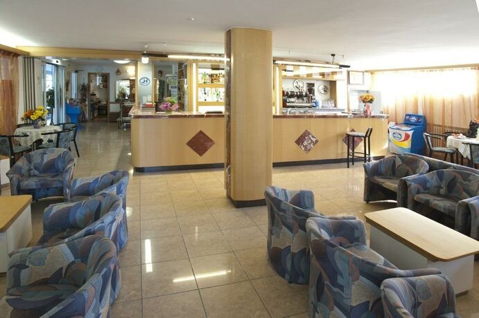 Imagen de los interiores del Hotel Giunchi. Foto 14