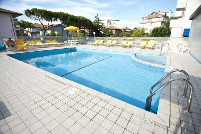 Imagen de la piscina del Hotel Giunchi. Foto 20