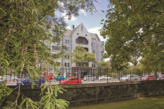 Imagen de los exteriores del Hotel Give. Foto 9