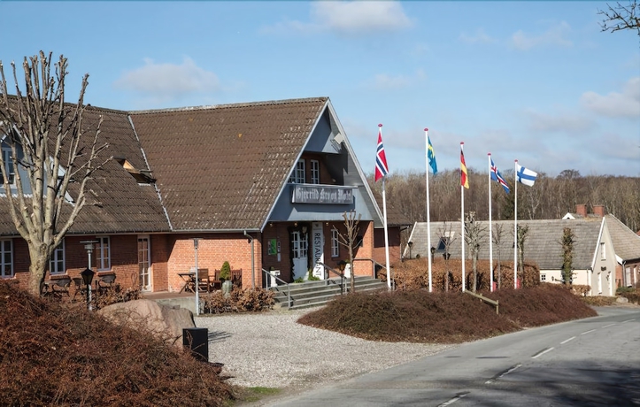 Imagen de los exteriores del Hotel Gjerrild Kro. Foto 13
