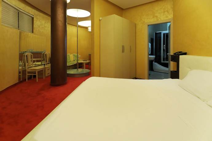 Imagen de la habitación del Hotel Gjuta. Foto 3
