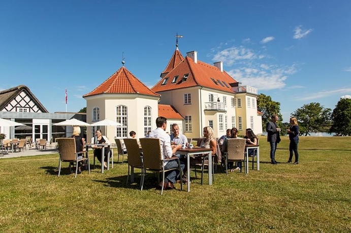 Imagen de los exteriores del Hotel Gl. Avern&aelig;s Sinatur and Konference. Foto 3