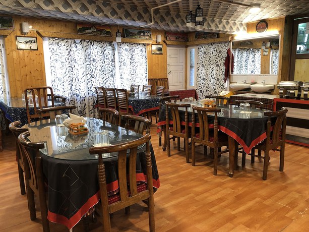 Imagen del bar/restaurante del Hotel Glacier Heights. Foto 5