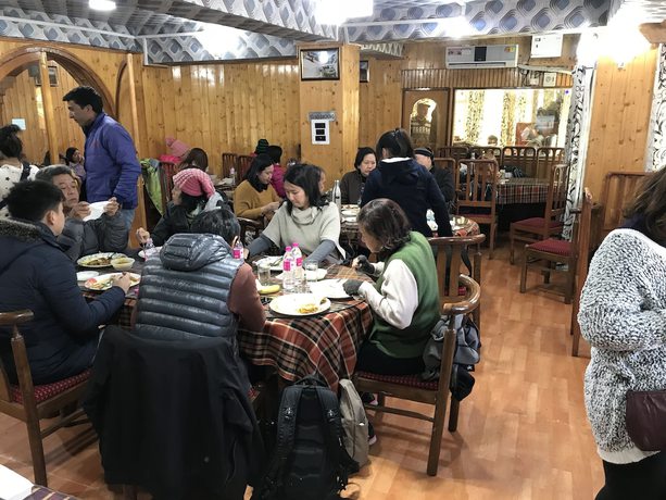 Imagen del bar/restaurante del Hotel Glacier Heights. Foto 6