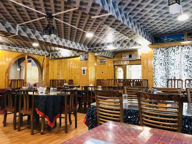 Imagen del bar/restaurante del Hotel Glacier Heights. Foto 8