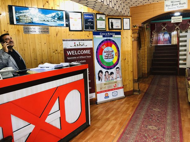 Imagen de los interiores del Hotel Glacier Heights. Foto 20