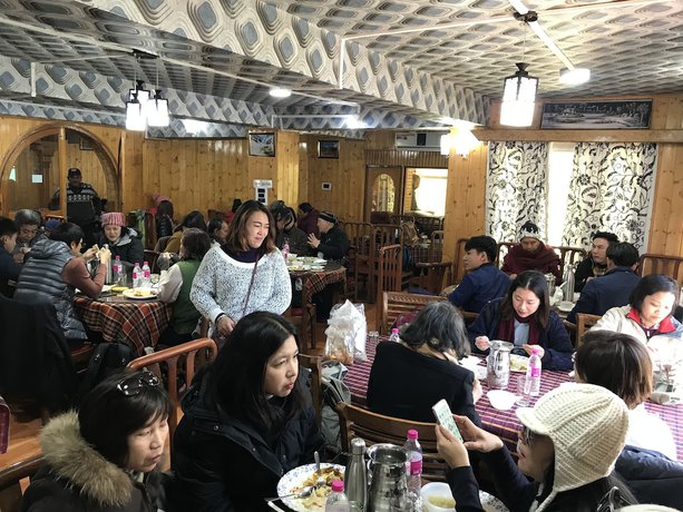 Imagen del bar/restaurante del Hotel Glacier Heights. Foto 9