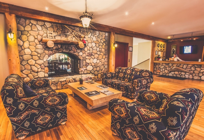 Imagen de los interiores del Hotel Glacier House Resort. Foto 13