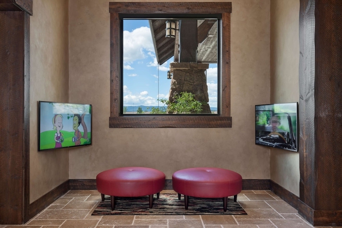 Imagen de los interiores del Hotel Glacier International Lodge. Foto 17