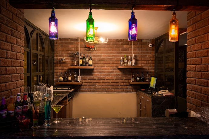 Imagen del bar/restaurante del Hotel Glades. Foto 4