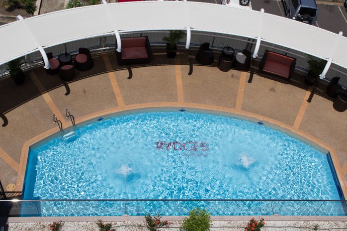 Imagen de la piscina del Hotel Gladstone Capricorn Apartments. Foto 17