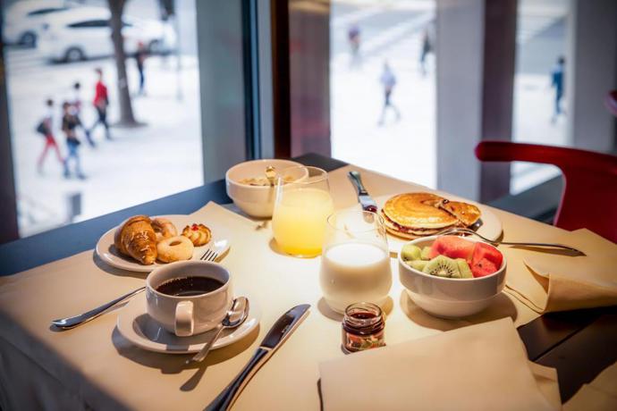 Imagen del bar/restaurante del Hotel Glam Milano. Foto 4