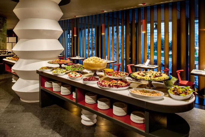 Imagen del bar/restaurante del Hotel Glam Milano. Foto 5
