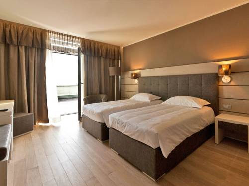 Imagen de la habitación del Hotel Glamour. Foto 10