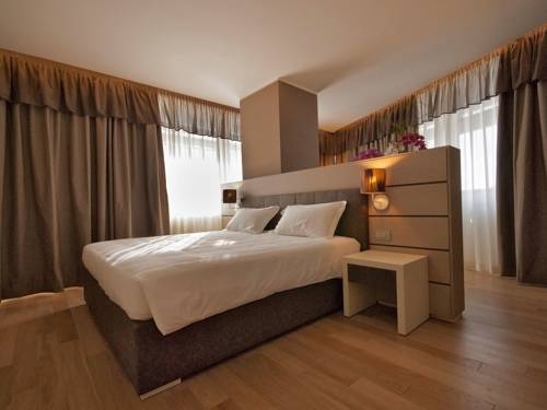 Imagen de la habitación del Hotel Glamour. Foto 13
