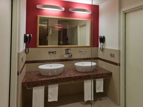 Imagen de la habitación del Hotel Glamour. Foto 15